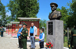 В Усть-Ордынском округе установлен бюст учёного Або Шаракшанэ