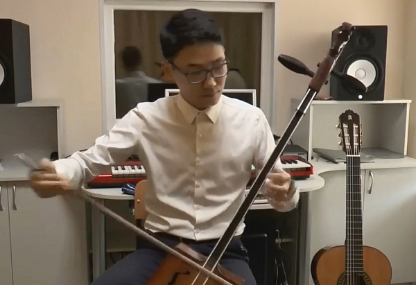 В Бурятии хит уходящего года исполнили на морин-хууре