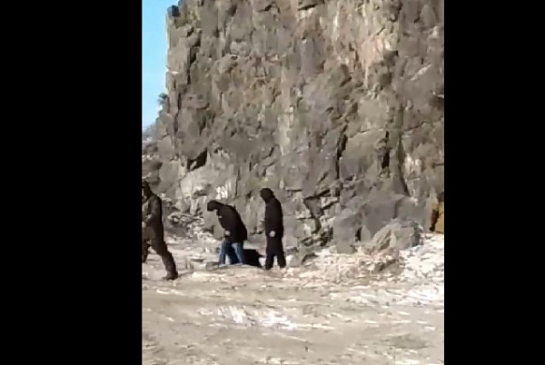 В Бурятии спасли козу, неделю сидевшую на скале 