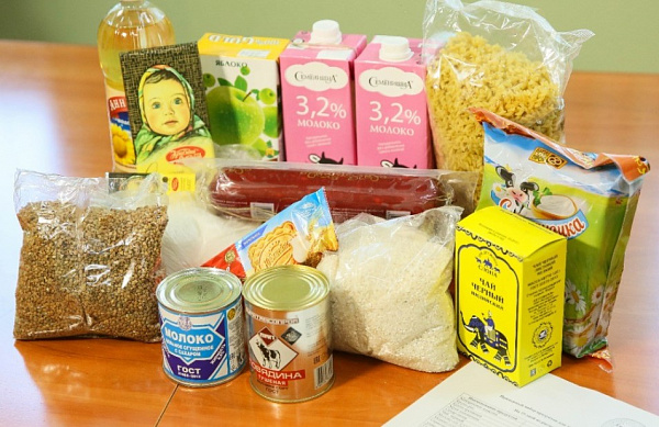 «Алёнка» и сервелат: Школьникам в Улан-Удэ раздадут продуктовые наборы 