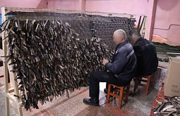 В Улан-Удэ осуждённые сплели маскировочные сети