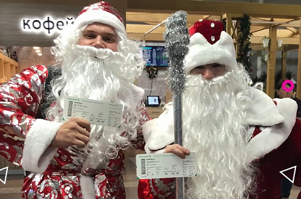 Жителям Бурятии в костюмах Деда Мороза и Снегурочки подарят бесплатный перелёт 