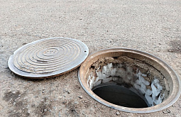 В Чите подвал дома утонул в канализационных стоках