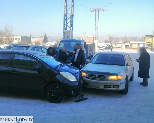 В Улан-Удэ произошло ДТП на парковке «Абсолюта»