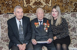 В Улан-Удэ труженика тыла поздравили с 101-летием
