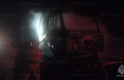 В Иркутской области сгорел грузовик и легковушка