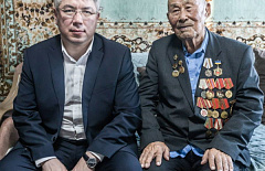 Глава Бурятии поздравил ветерана со 100-летним юбилеем  