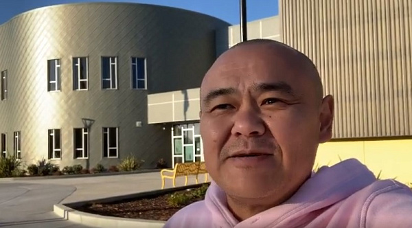 Уехавший в США бизнесмен из Улан-Удэ устроил сына в школу 