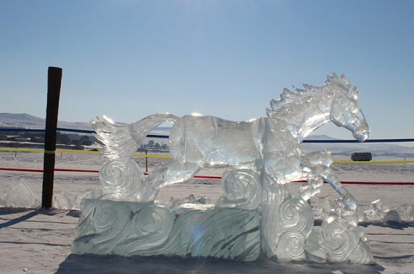 Монгольские скульпторы выиграли ледовый фестиваль на Байкале