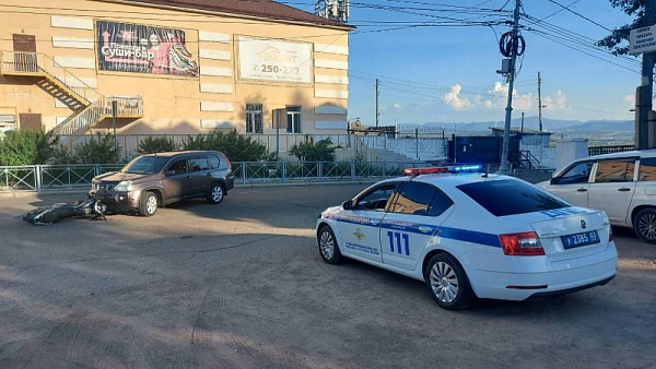 В Улан-Удэ столкнулись «Ниссан» и мотоциклист