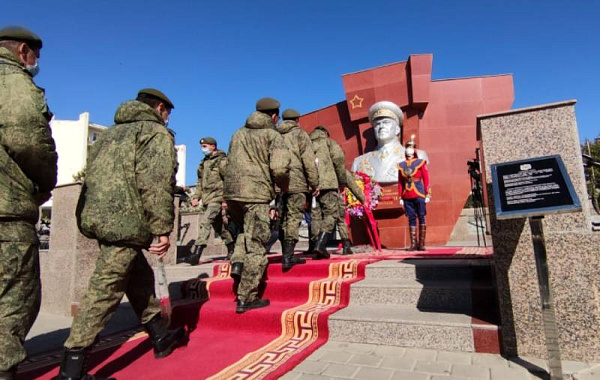 Военные Бурятии почтили в Монголии память маршала Жукова. Видео