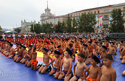 �� ������� ������� � ����-��� �������� ����� 700 ������� (������������)