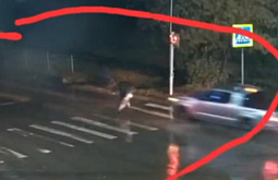 В Улан-Удэ женщина перебегала дорогу на красный и попала под машину 