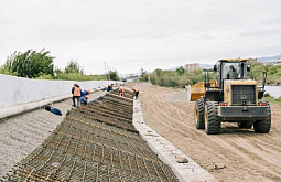 Глава Бурятии проверил реконструкцию дамб в Улан-Удэ