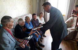В Закаменском районе Бурятии педагог отметила 90-летие