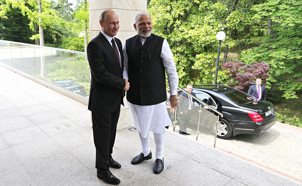 Путин и премьер Индии посетили павильон Бурятии в Сочи
