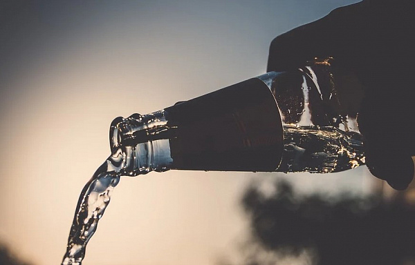 В Улан-Удэ верующие окатили ребёнка водкой из окна  В Улан-Удэ верующие окатили ребёнка водкой из окна