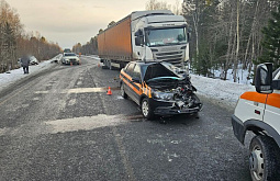В Бурятии столкнулись три легковушки и фура