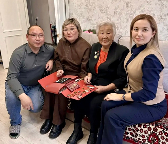 � ����-��� 90-������ �������� ���������� � ����������� � 8 �����