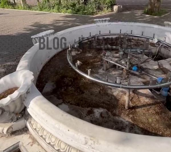 В райцентре в Бурятии опять не работает дорогущий фонтан