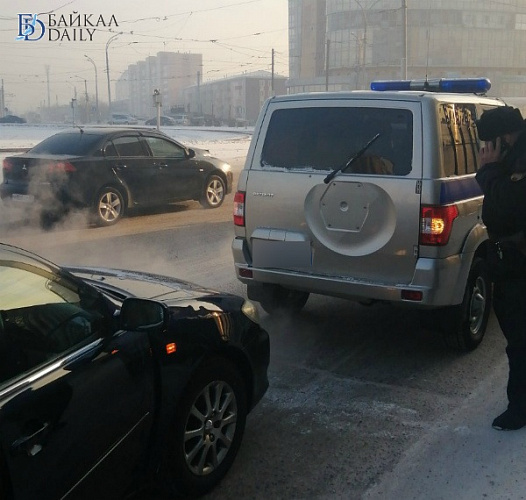 В Улан-Удэ девушка на «Тойоте» врезалась в автомобиль Росгвардии