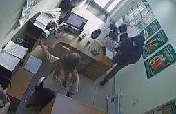 Улан-удэнец напал на офисы микрозаймов с пистолетом и шприцем «со СПИДом» 