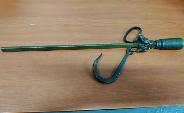 В Бурятии музею передали изъятые у туриста из Китая весы 