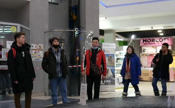 В улан-удэнском торговом центре неожиданно спели «Катюшу»