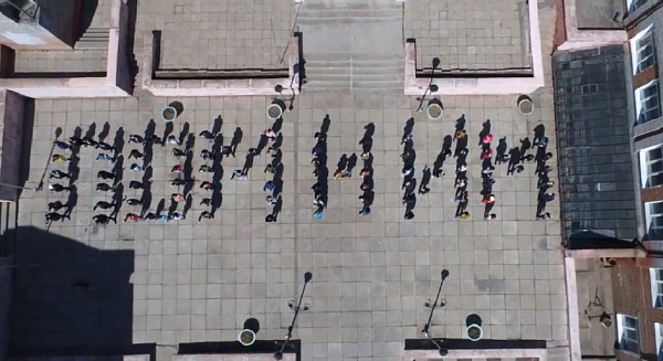Улан-удэнские школьники выстроились в слово «Помним» (видео) 