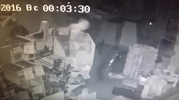 Улан-удэнцы заявляют, что засняли в магазине призрак (видео)