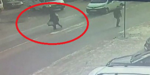 Появилось видео момента наезда на мать с ребёнком в Улан-Удэ 