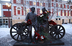 В Иркутске открыли памятник народным артистам 