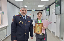 Сотрудница банка в Чите уберегла пенсионера от мошенников