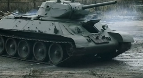 В Улан-Удэ сняли с постамента легендарный танк Т-34