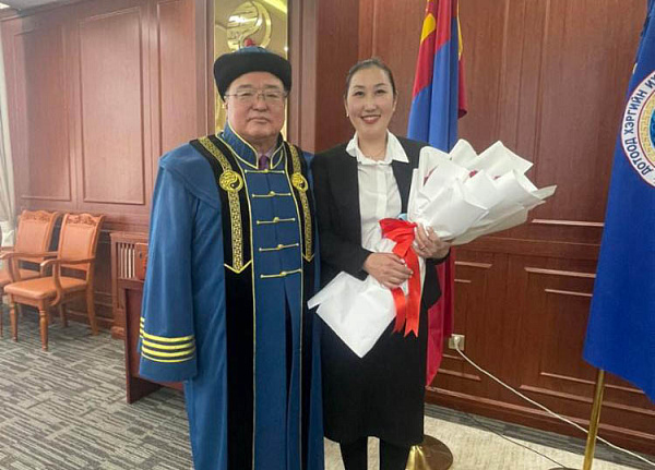Преподаватель из Бурятии получила степень доктора права в Монголии