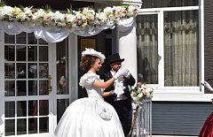 В Ангарске молодожёны сыграли свадьбу в стиле пушкинских времён