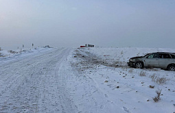 В Бурятии съехала с дороги и опрокинулась Toyota RAV4 