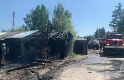 В Бурятии дома сгорели из-за неосторожного обращения с огнём